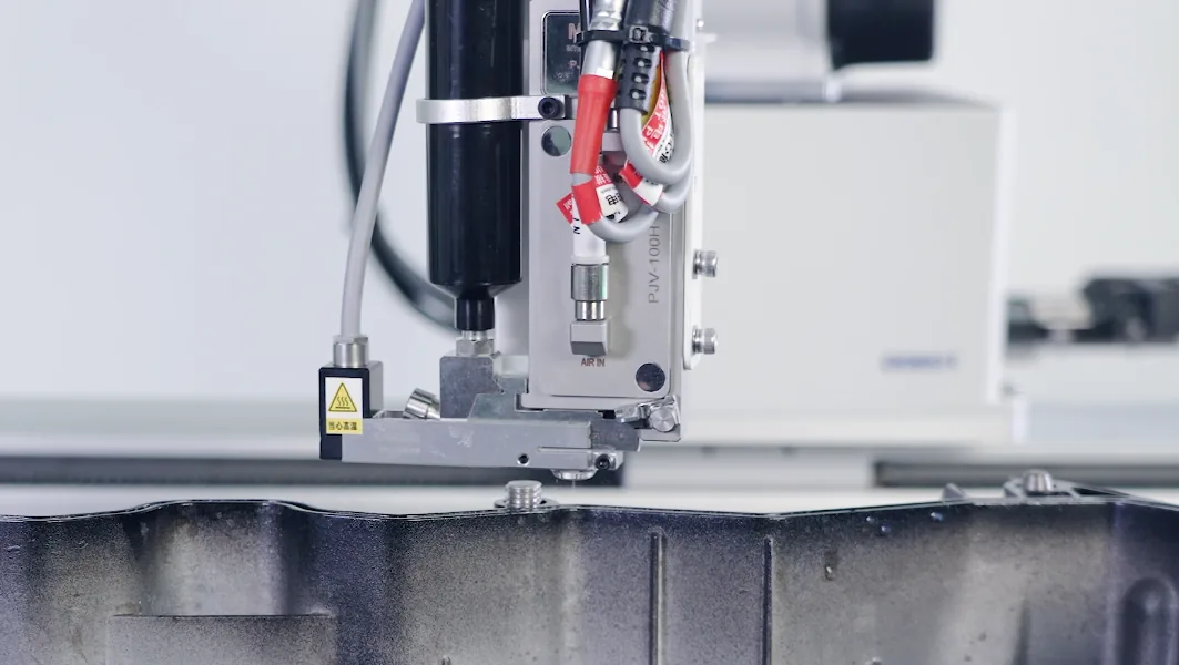 Κόλλα και σφράγιση με cobot